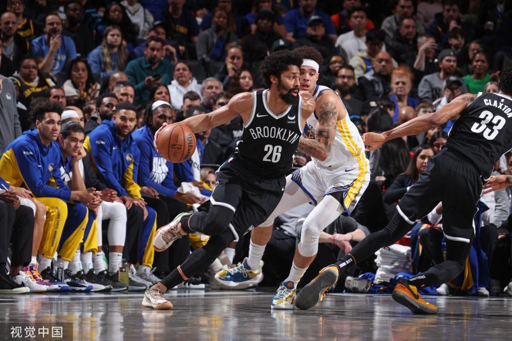 在攻防两端 在攻防两端