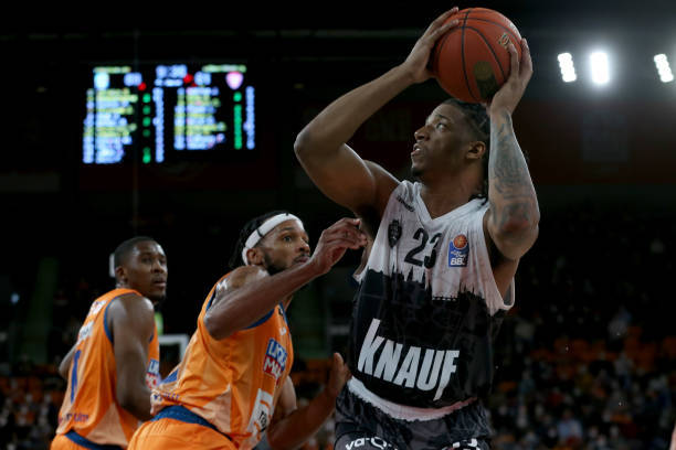 他用实际行 他用实际行